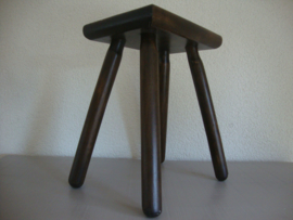 Klein houten krukje - VERKOCHT