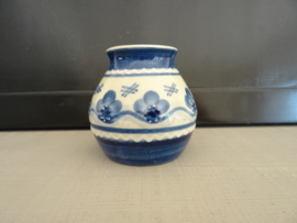 Klein vaasje - blauw/wit - VERKOCHT