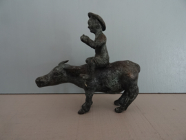 Chinees bronzen beeldje - man / jongen op os - buffel