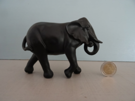 Beeldje olifant - kunststof zwart