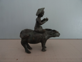Chinees bronzen beeldje - man / jongen op os - buffel