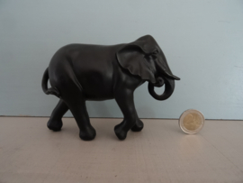 Beeldje olifant - kunststof zwart