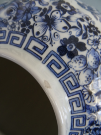 Dekselpot - vaas - blauw/wit - Italiaans - vlinders en bloem - VERKOCHT