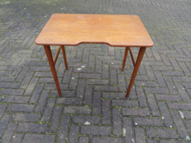 Vintage bijzettafeltje - VERKOCHT