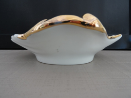 Schaaltje schelp - wit / goudkleurig - VERKOCHT