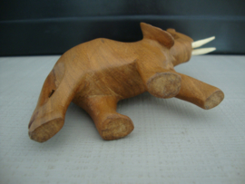 Houten beeldje olifant - VERKOCHT