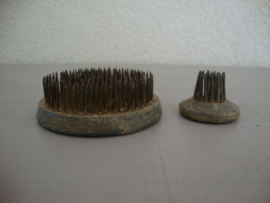 Vintage bloemprikkers - fakirbed - VERKOCHT