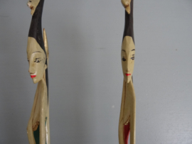 Oosterse vrouwen - hout - VERKOCHT