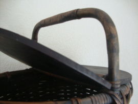 Mand met houten kleppen - VERKOCHT