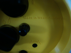 Vintage wekker - kunststof geel - W-Germany - VERKOCHT