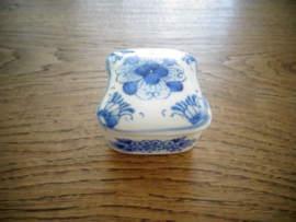 Chinees pillendoosje - dekseldoosje - porselein