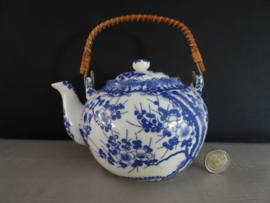 Theepot prunus - bloesem Japans - blauw/wit - VERKOCHT