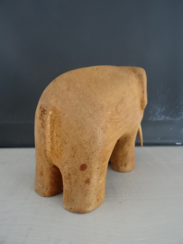 Houten beeldje - olifant - VERKOCHT