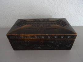 Houten kistje - Fries kerfsnede - volkskunst - VERKOCHT