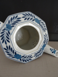 Theepotje blauw/wit - VERKOCHT