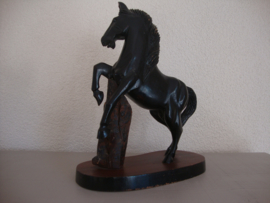 Houten beeld paard - VERKOCHT