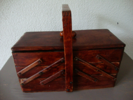 Oud houten naaikistje - VERKOCHT