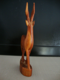 Houten beeldje steenbok - VERKOCHT