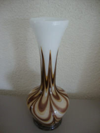 Vaas retro - opaline glas bruin gevlamd - VERKOCHT
