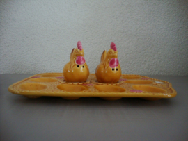 Vintage eierschaal met peper- en zoutstel kippen - VERKOCHT