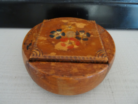 Houten doosje met bloemetjes - VERKOCHT