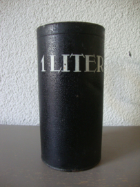 Oude liter beker - zwart - 1 liter - VERKOCHT