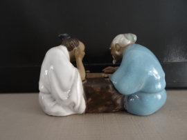 Mudman beeldje - Chinees- 2 schakende mannen - VERKOCHT
