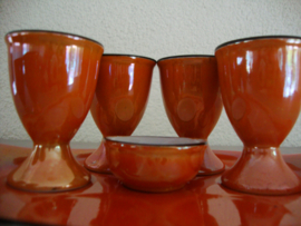 Vintage oranje eierdopjes met onderschaaltje - VERKOCHT