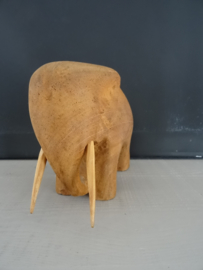 Houten beeldje - olifant - VERKOCHT