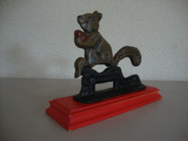 Notenkraker eekhoorn - VERKOCHT