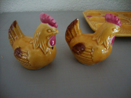 Vintage eierschaal met peper- en zoutstel kippen - VERKOCHT