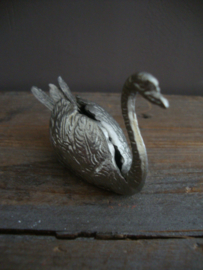 Zwaan met coctailprikkers - brocante - VERKOCHT