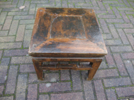 Houten krukjes - bijzettafeltjes - VERKOCHT