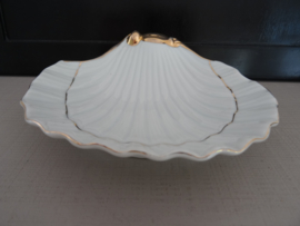 Schaaltje schelp - wit / goudkleurig - VERKOCHT