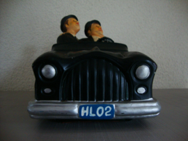 Beeld Laurel en Hardy - auto - vintage - VERKOCHT