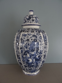 Dekselpot - vaas - blauw/wit - Italiaans - vlinders en bloem - VERKOCHT
