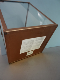 Vitrinebakje - Glazen bakje - metaal - glas - koperkleur- VERKOCHT