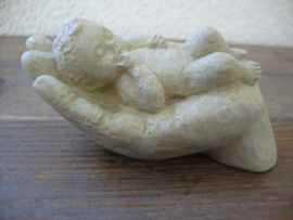 Beeldje baby op hand - Parastone - wit - VERKOCHT