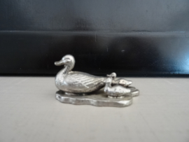 Miniatuur beeldje eend- eendjes - VERKOCHT