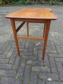 Vintage bijzettafeltje - VERKOCHT