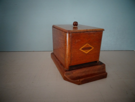 Oud houten doosje