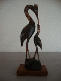 Beeldje kraanvogel met jong - hoorn - VERKOCHT