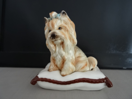 Beeldje hondje met strik - Vaga International - VERKOCHT