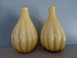 Glazen vaasje - geel / beige - VERKOCHT