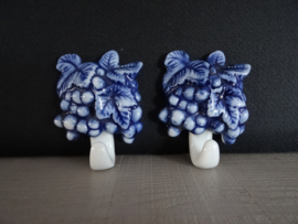 Set van 2 porseleinen haakjes druiven - blauw  - VERKOCHT