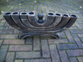 Grote houten kandelaar - draaibaar - robuust - vergrijsd - VERKOCHT