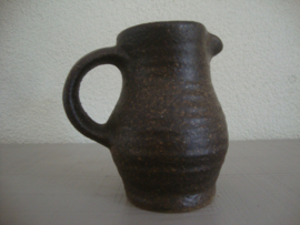 Kannetje Vest keramiek - bruin - K1 - VERKOCHT