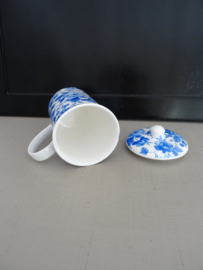 Mok met deksel - blauw/wit - St. George - Fine bone China - VERKOCHT