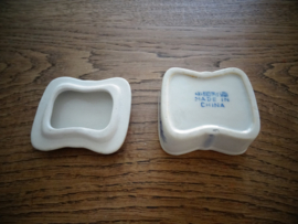 Chinees pillendoosje - dekseldoosje - porselein