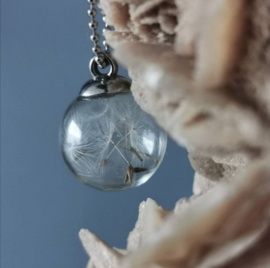 SIL ketting dandelion - glazen bolletje met paardenbloempluis